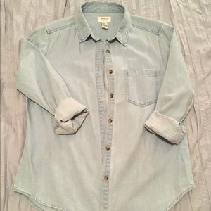 FOREVER 21 lightwash denim button down